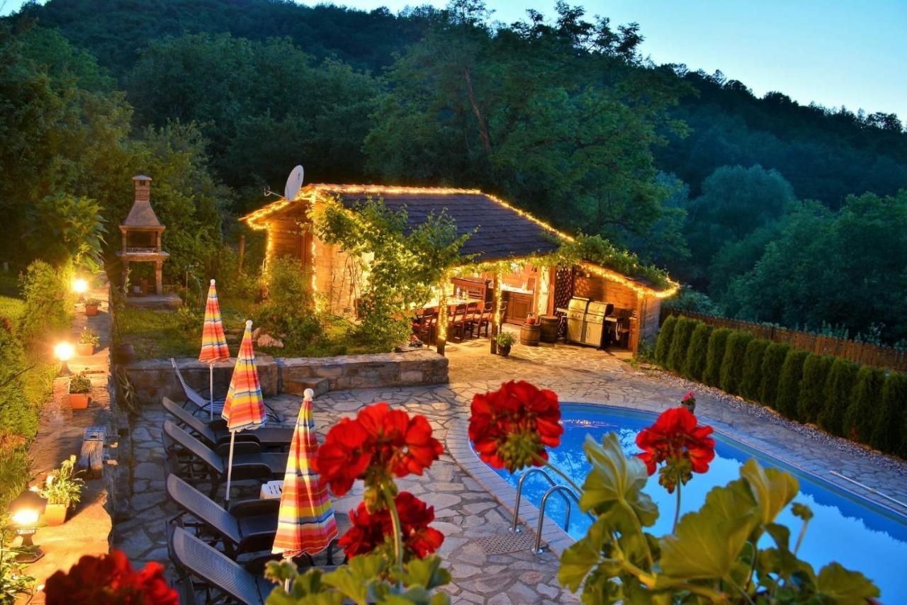 Къща Край Реката/ House By The River Vetrintsi Esterno foto